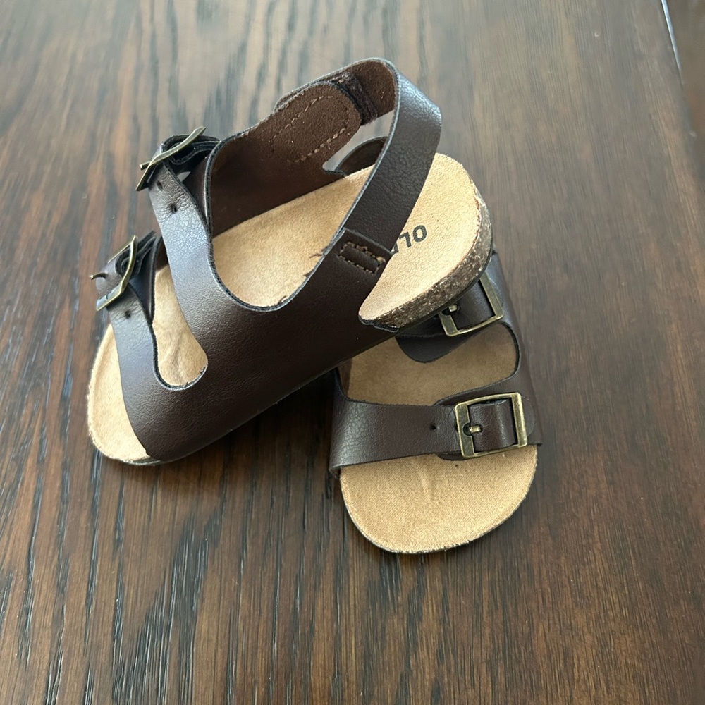 Old Navy Toddlers sandles size 18-24 months.